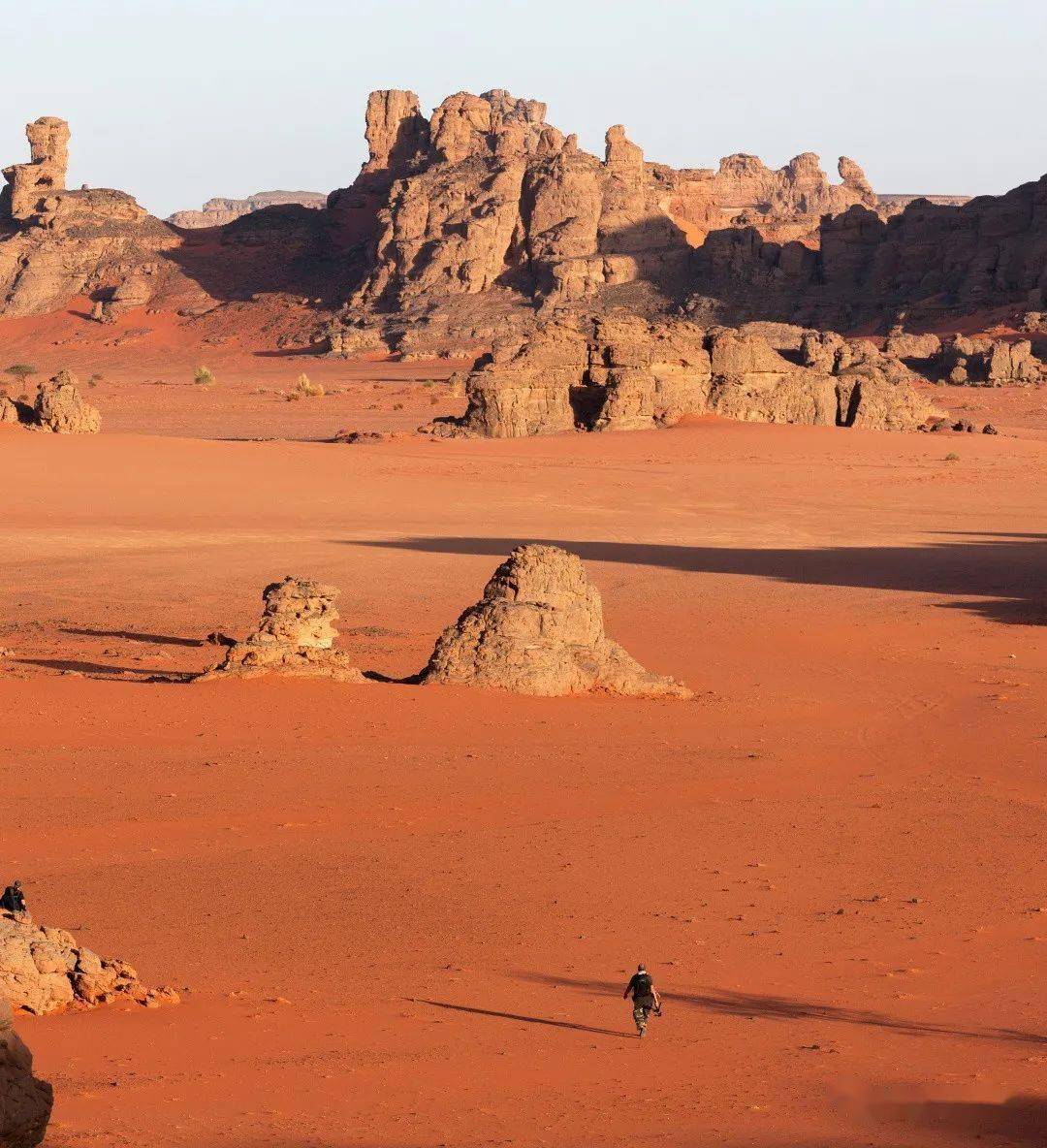 之一3/5以上的国土被沙漠和石漠所占据尼日尔是位于沙漠地区的代表,大