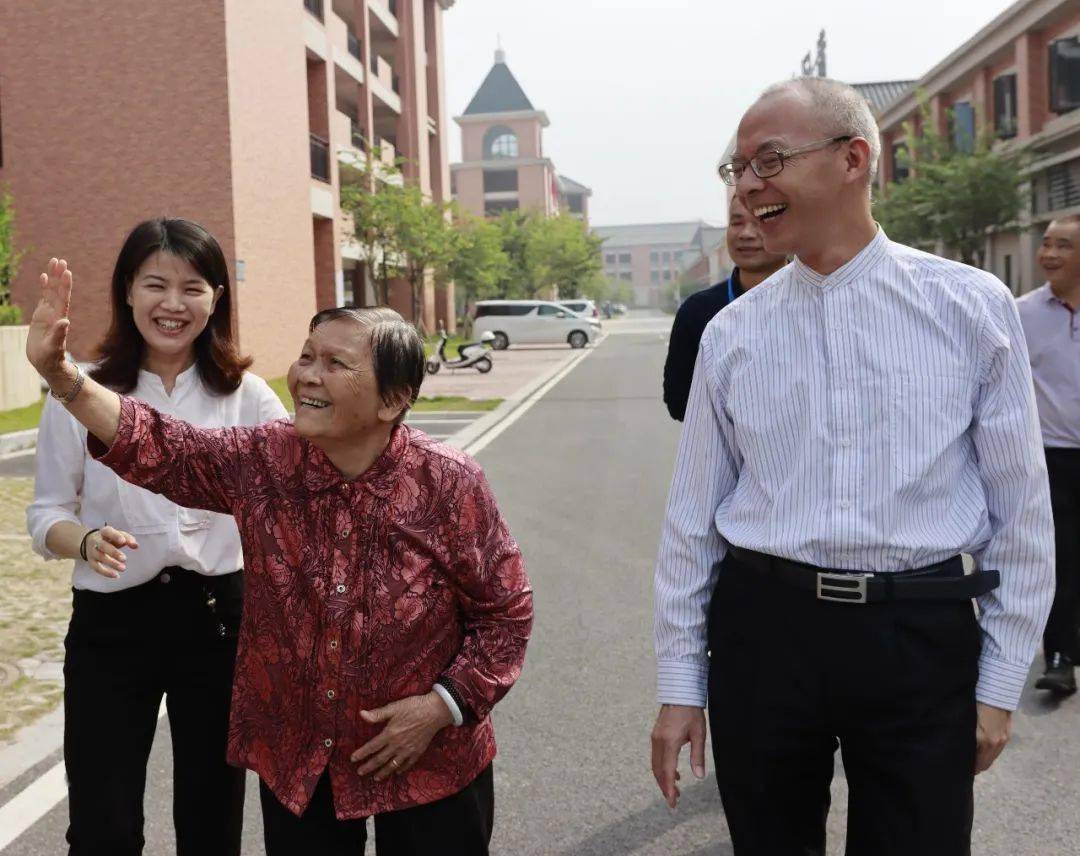 温氏集团以及北英慈善基金会永远名誉会长梁焕珍女士的扶贫济困,兴学