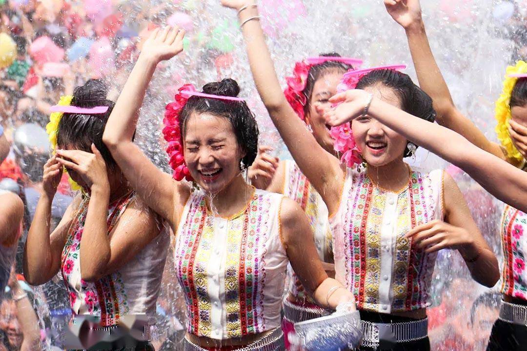 7月17日绽放兴茂水世界第三届泼水节狂欢来袭水上演绎激情派对