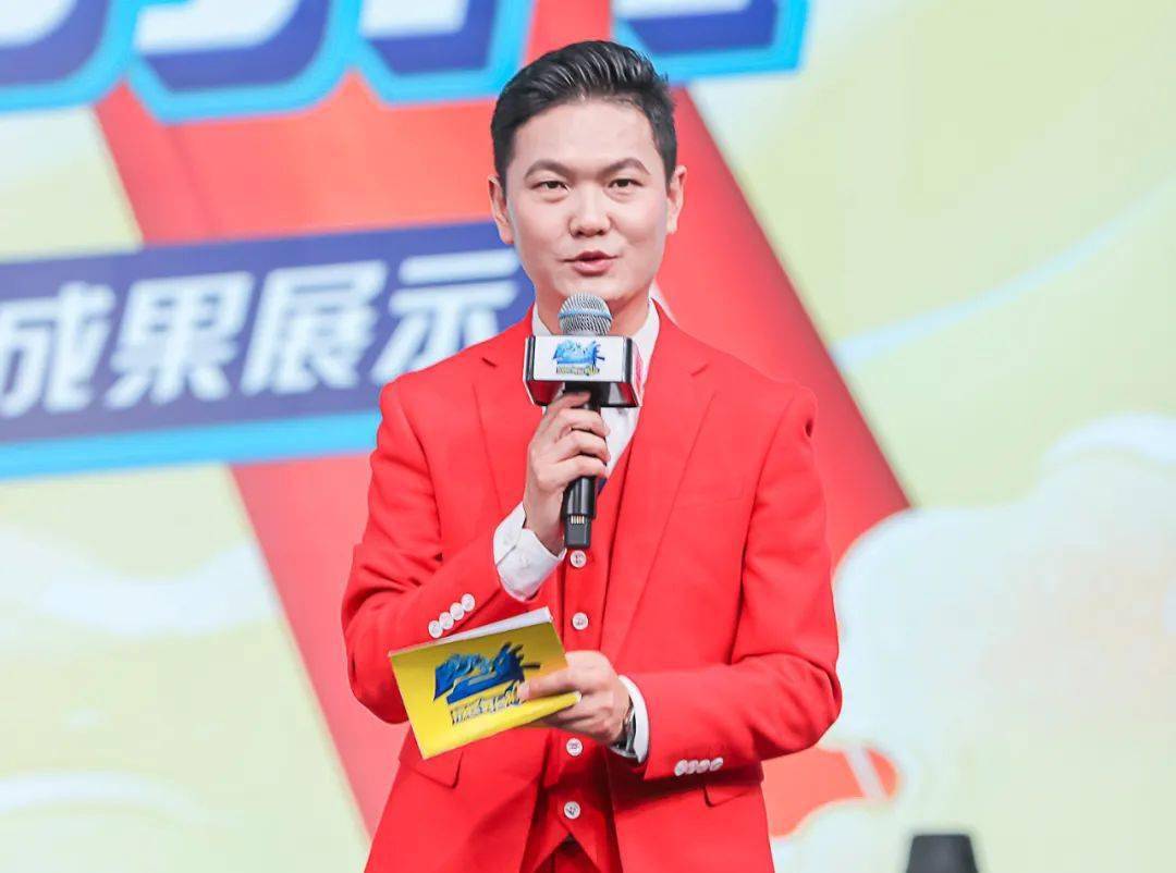 石岩:电视节目主持人,曾先后在兵团四师广播电视台任新闻记者,外景