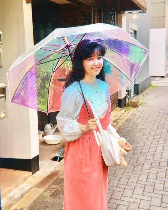 时期|穿越时空昭和物语！正妹マリー不畏人言坚持复古装扮