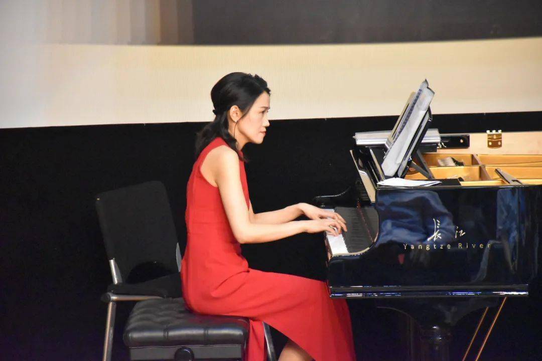 【新书首发】百年留声,长江钢琴奏响经典难忘旋律!_张希