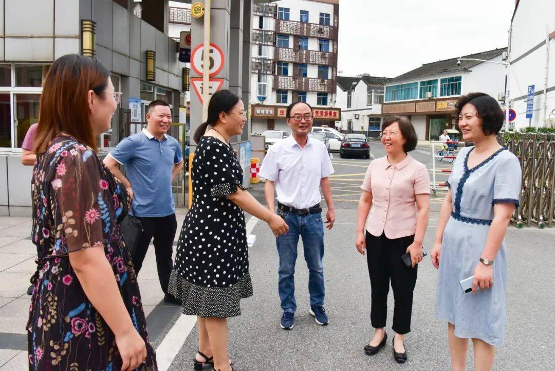 无锡市红十字会常务副会长陈烈蓉,无锡市红十字会办公室副主任 陆晓红