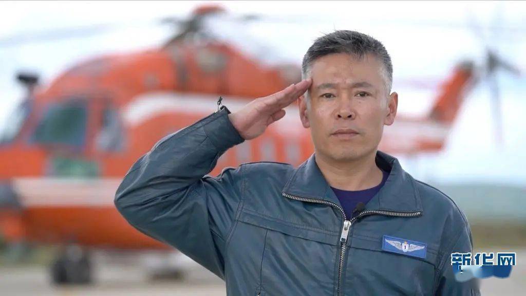 泪奔烈士刘洪牺牲两月3岁儿子认出失事飞机还在等待父亲归家