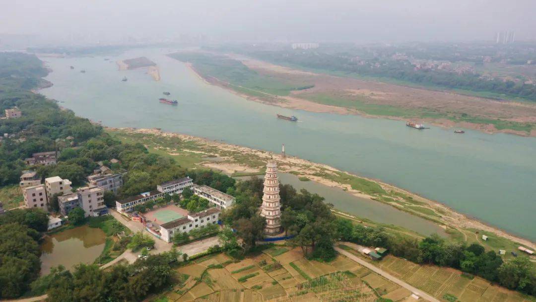 区重点保护文物单位,有一座400多年历史的古塔,在桂平寻旺乡东塔村