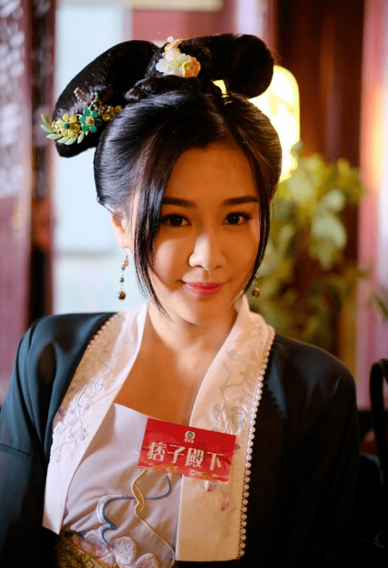 恭喜28岁tvb长腿女神宣布婚讯与拍拖三年男友结婚谢谢你这么宠爱我