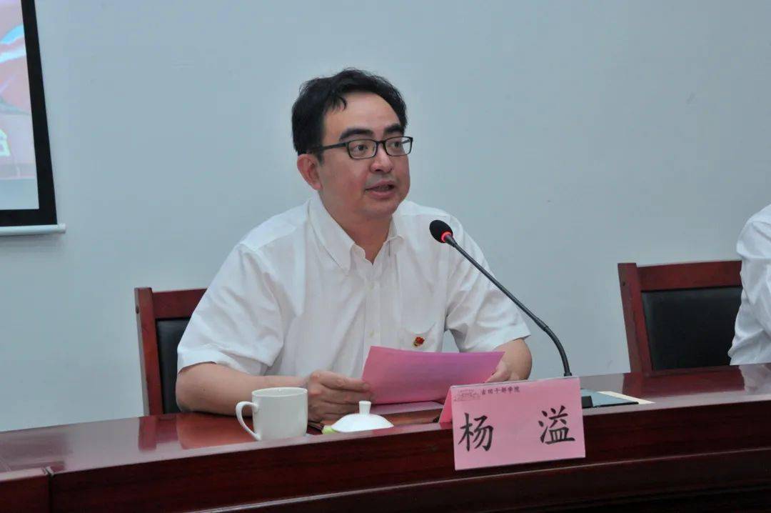 副书记杨溢讲话共青团福建省委市委副书记王龙在致辞中表示,走进龙岩