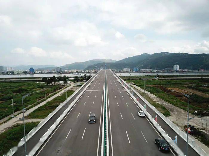 連接平陽龍港鰲江口跨江大橋通車