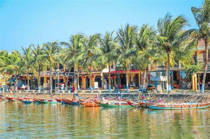 东南亚传统的贸易港,水路进越南的第一站,好像一座中国古镇