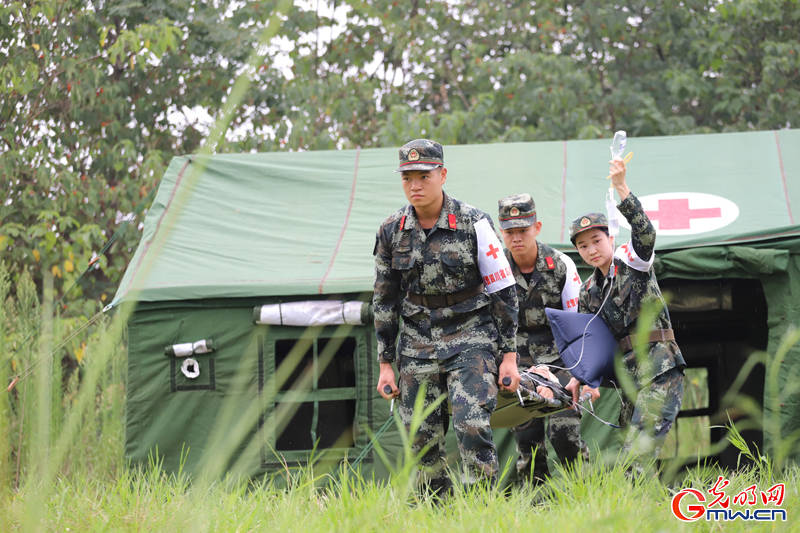 据集训队负责人,副院长仙登沁介绍,此次卫生员集训医院选调了1名博士