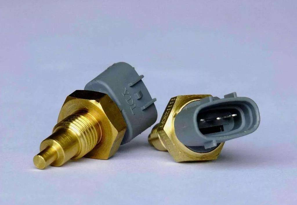 水温传感器异常发动机在运转过程中会不断的磨损,汽缸内壁与活塞的