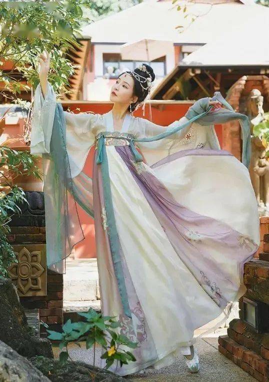 欧洲|200多年了，简·奥斯汀最爱的美裙依旧经典！胸以下全是腿靠它了