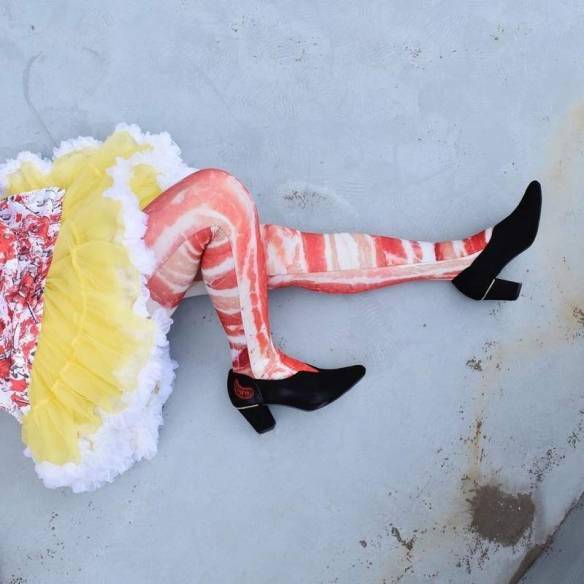 紧急状态|光看着都觉得好饿!日本网友热议“五花肉裤袜”