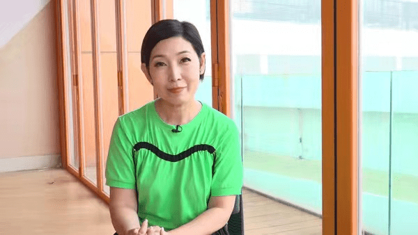 单身9年55岁黎芷珊受原生家庭影响选择不婚渴望爱情但不恨嫁