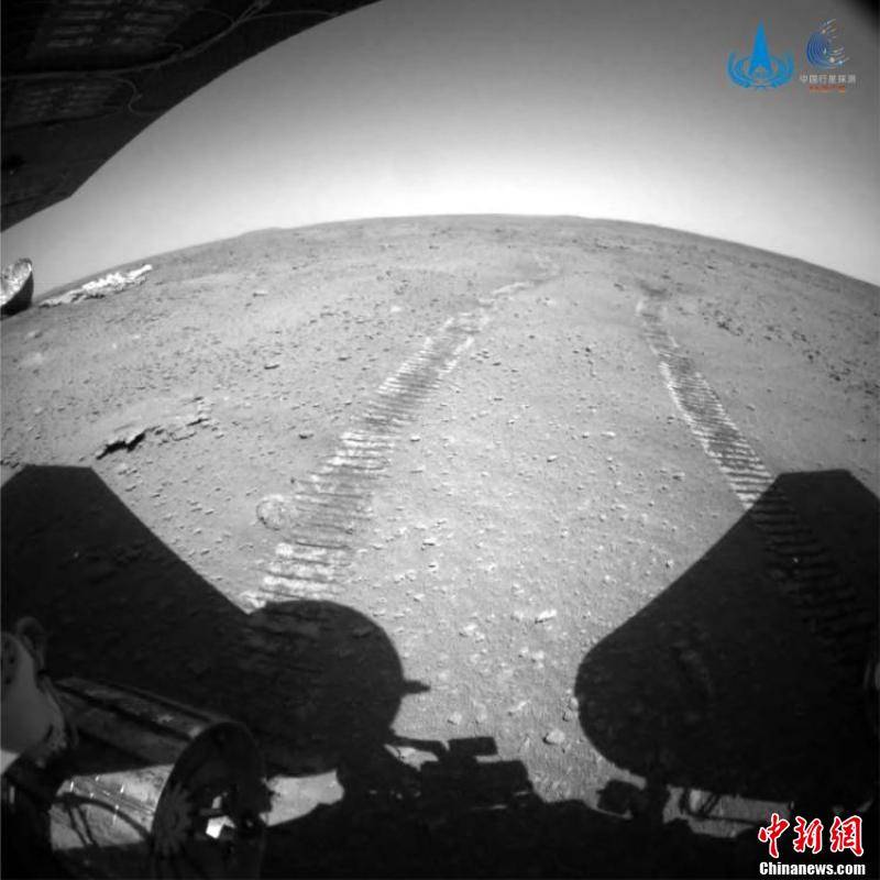 组合体|“祝融号”火星车累计行驶450米 路过天问一号降落伞与背罩组合体附近