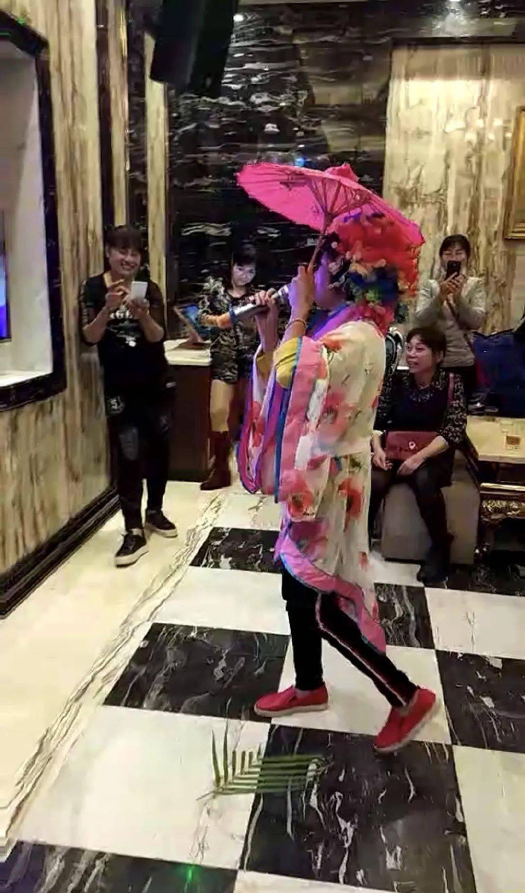 陪一群富婆阿姨去ktv喝酒玩这么大真的顶不住啊555