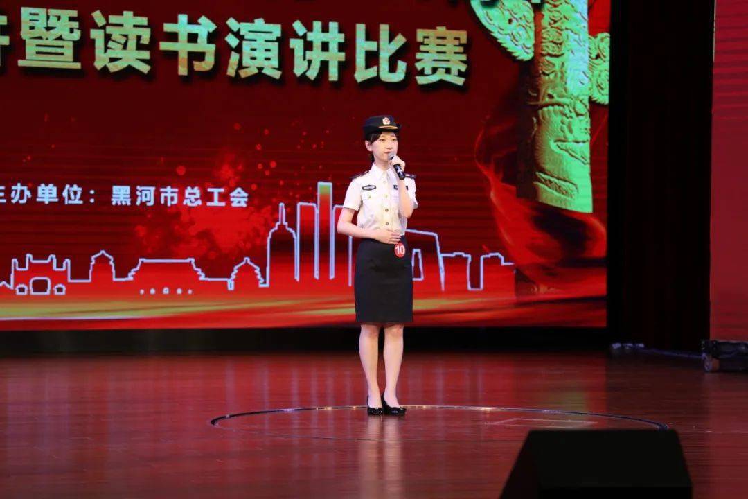 嫩江市第二小学 万晓梅演讲题目《平凡的挚爱与深情》北安市和平小学