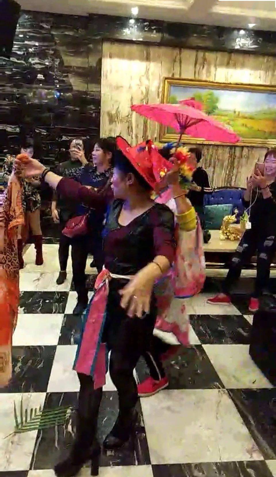 陪一群富婆阿姨去ktv喝酒玩这么大真的顶不住啊555