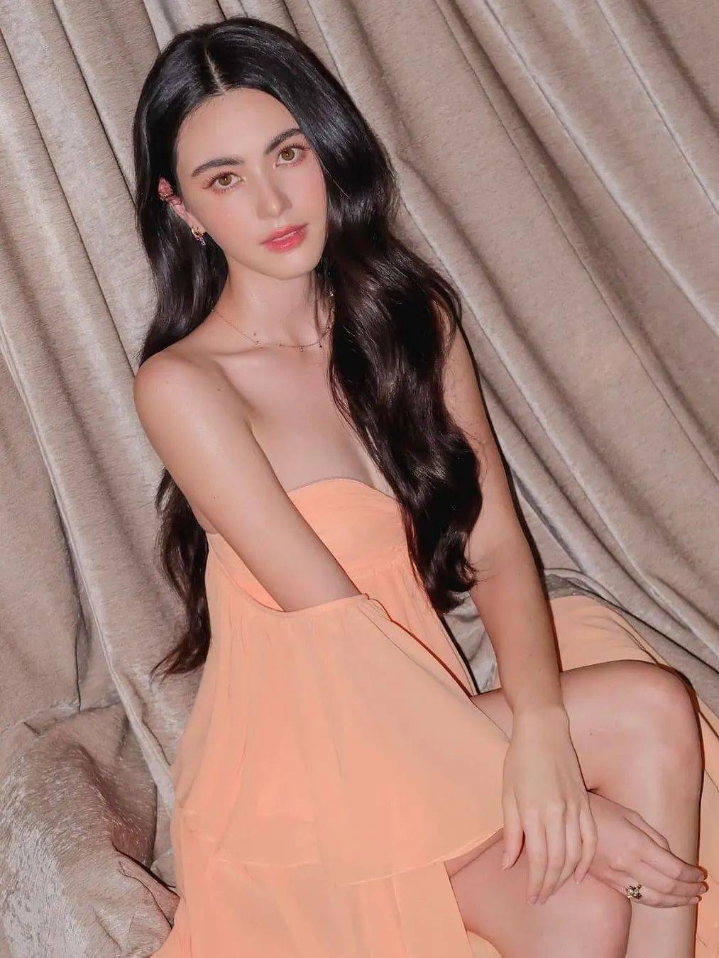 上衣|泰式美人Mai的夏日穿搭，你确定不想学？