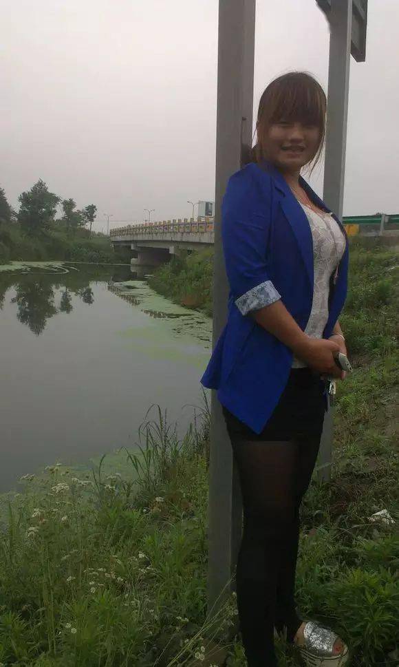 我在乡下水边夜钓常想起家里独守空房的老婆