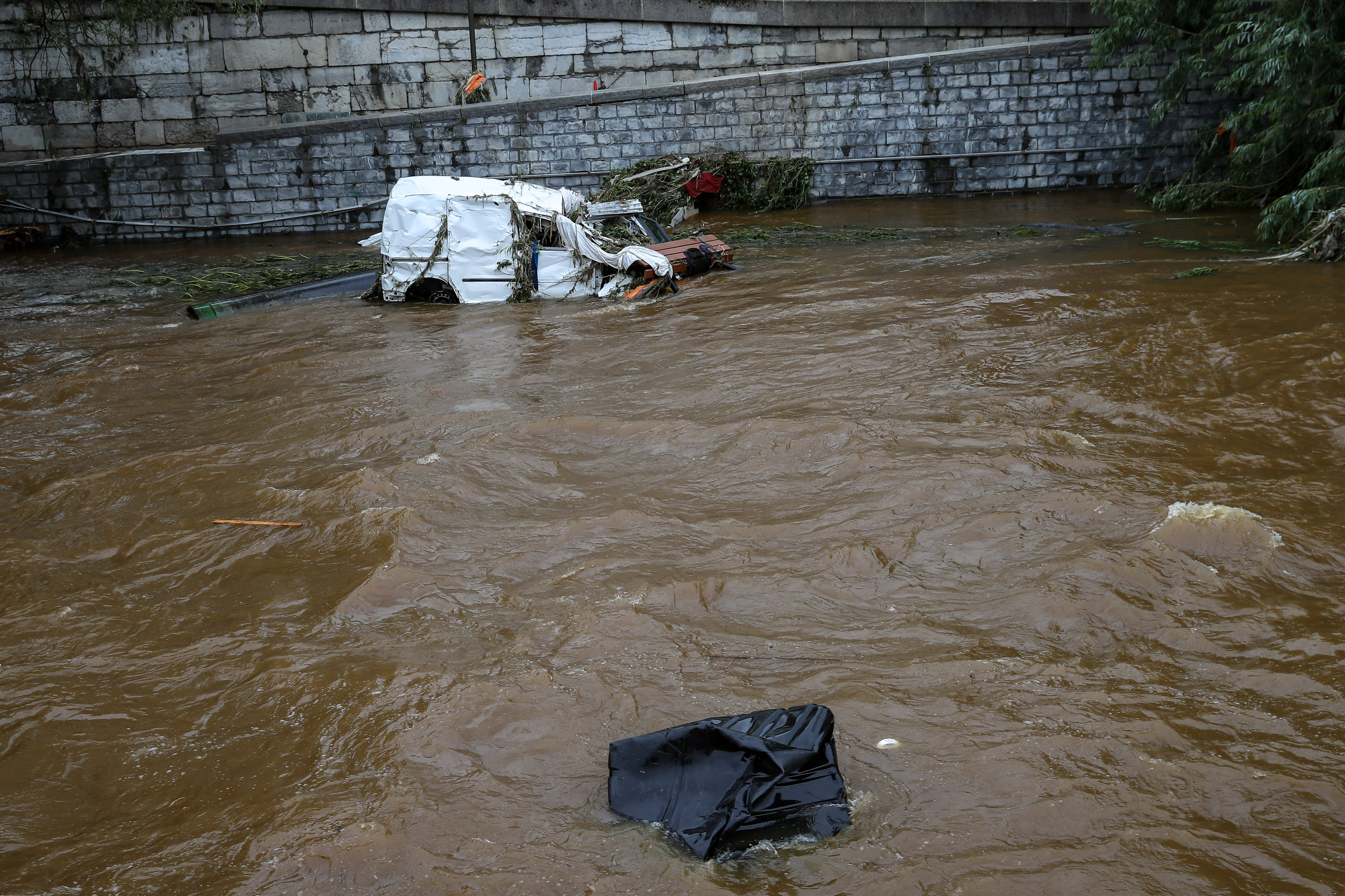 欧洲多地连日暴雨引发洪灾已造成百余人死亡