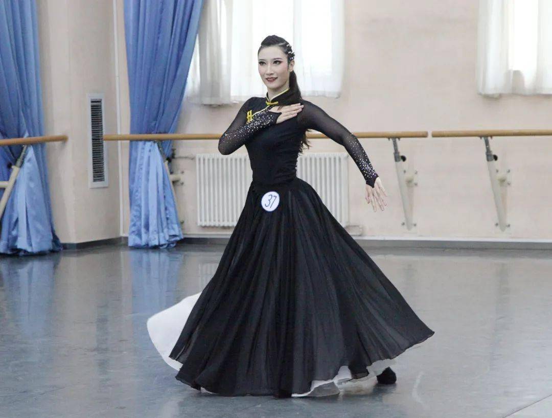 东方歌舞团舞蹈演员图片
