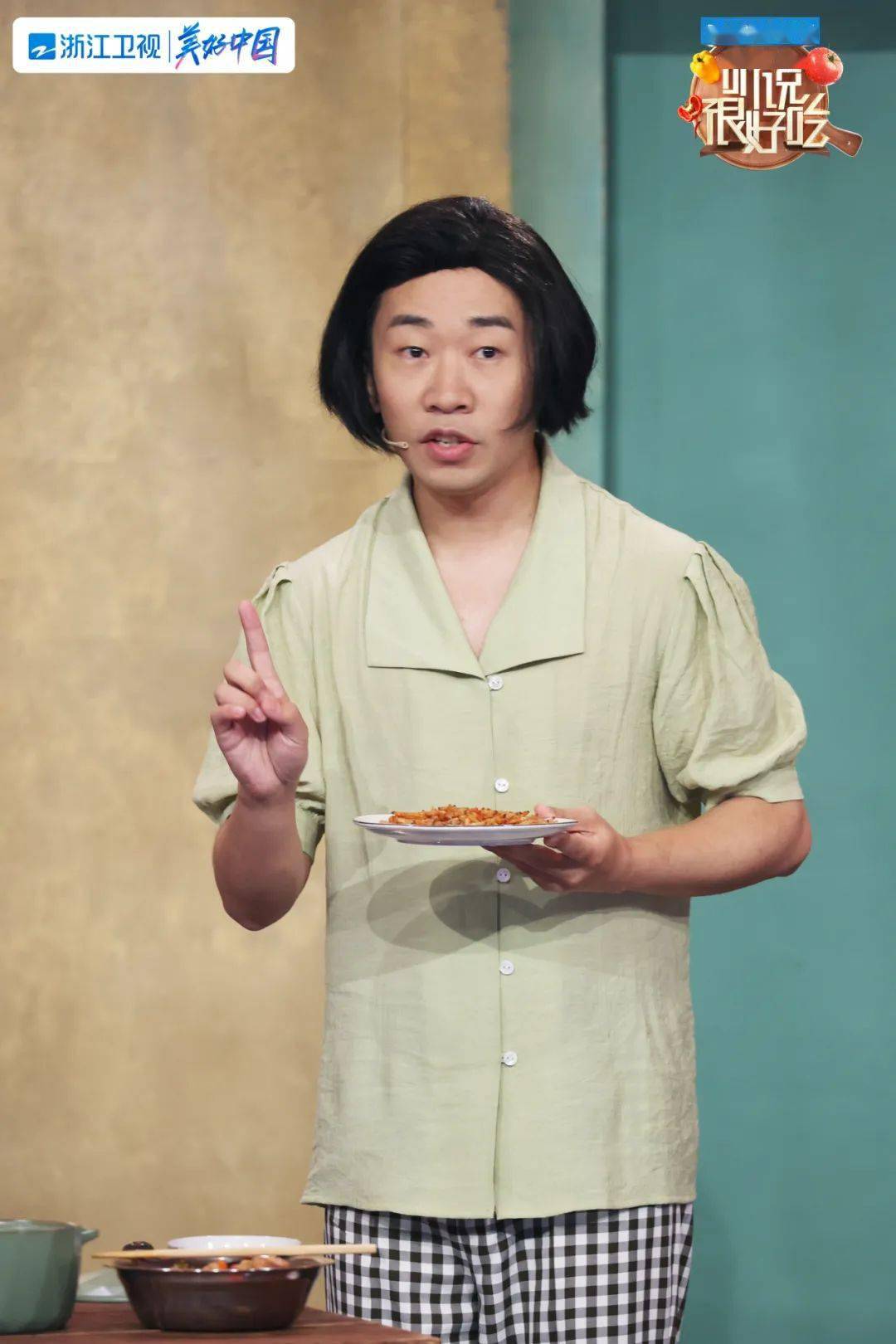 《听说很好吃》带来沉浸式美食享受,"好吃品鉴官"郑恺现场"拜师学艺"