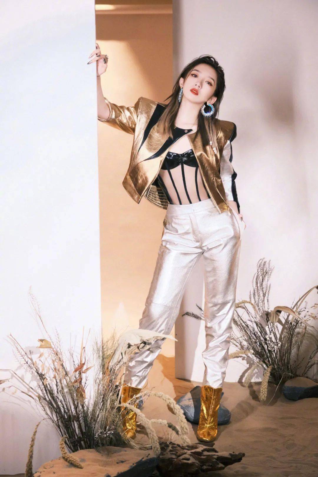 高定|快讯 | 王一博大片、杨幂美图、蔡徐坤舞台造型、李现写真