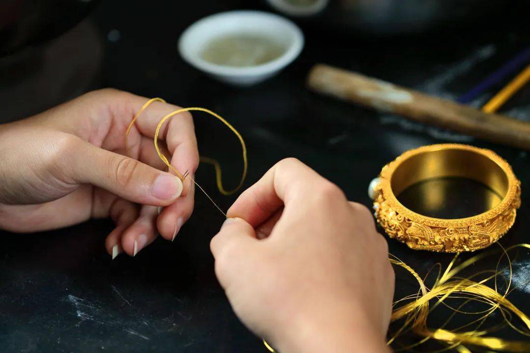 百年老字号的匠心,匠艺古法黄金是采用国家古老铸金工艺打造的黄金