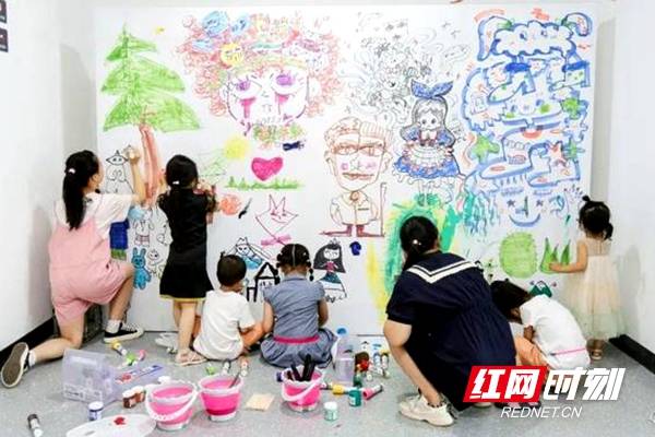 画展|“掉进兔子洞”主题画展开幕，为孩子们编织“绘画梦”