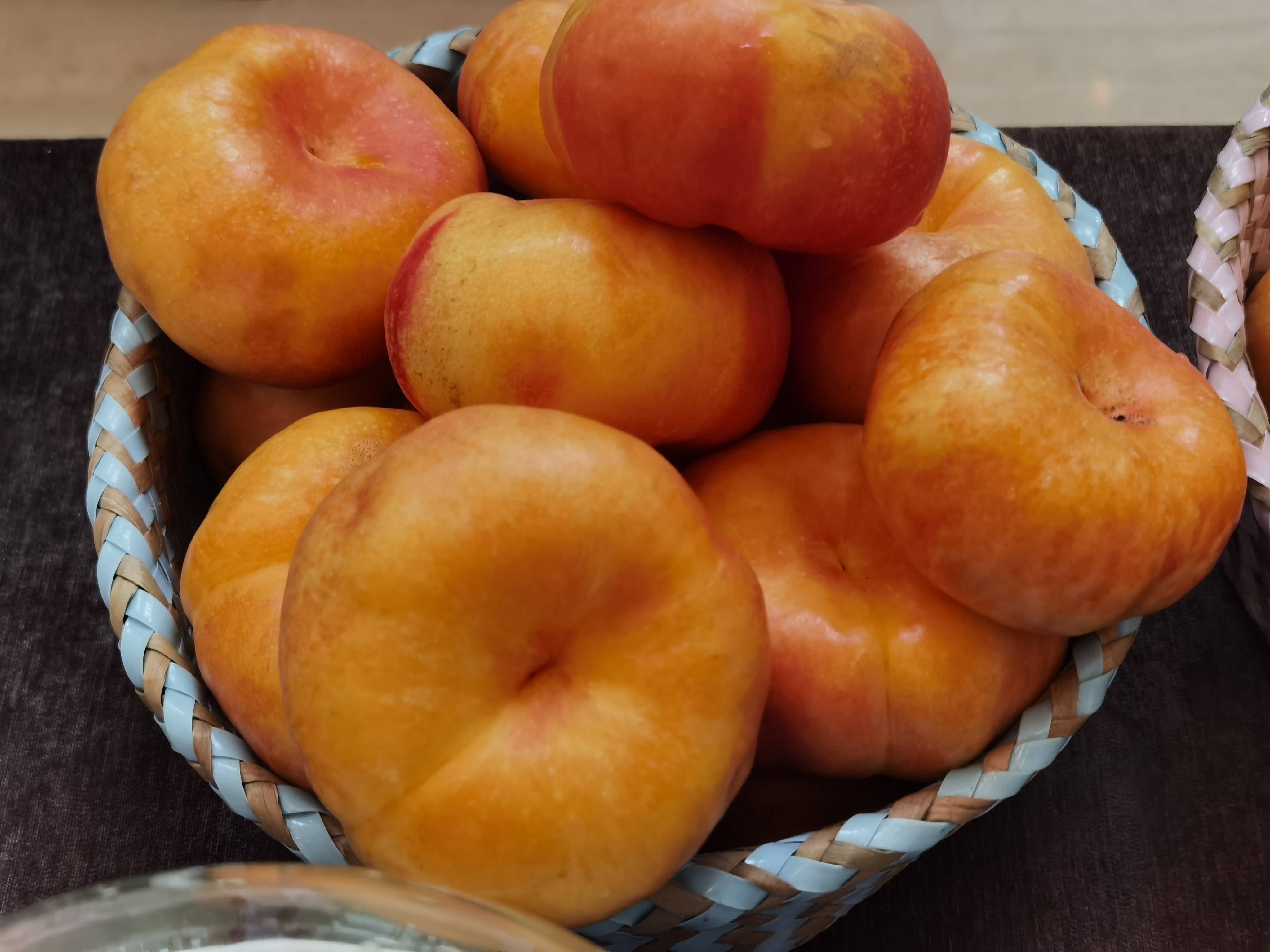 67早上现摘中午销售平谷大桃在cbd和都市白领邂逅了