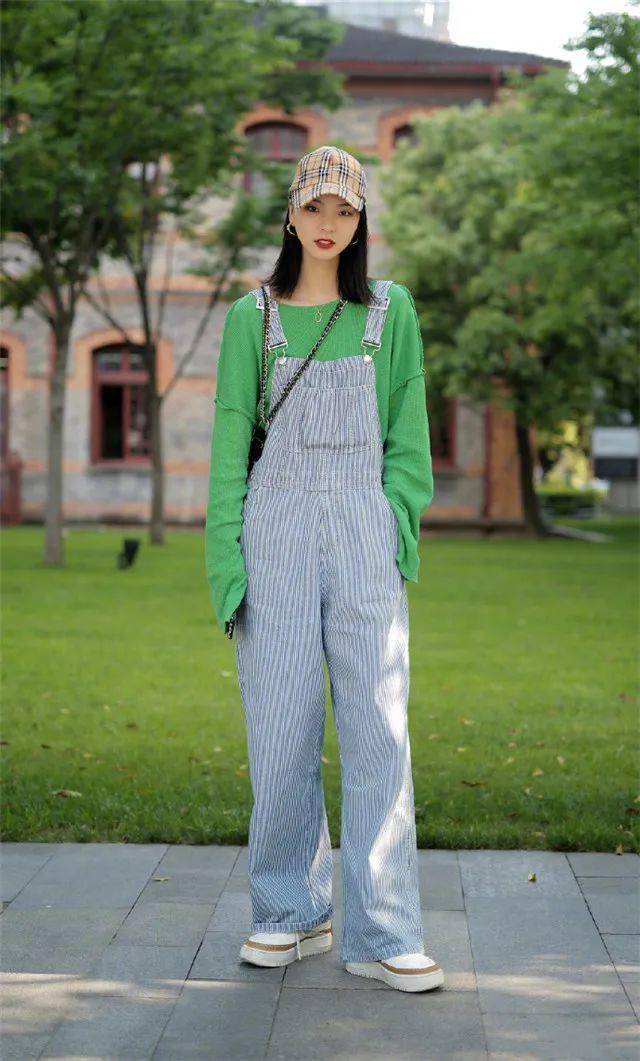 怎么穿都很减龄的背带裤夏季必备的良品还不来了解一下