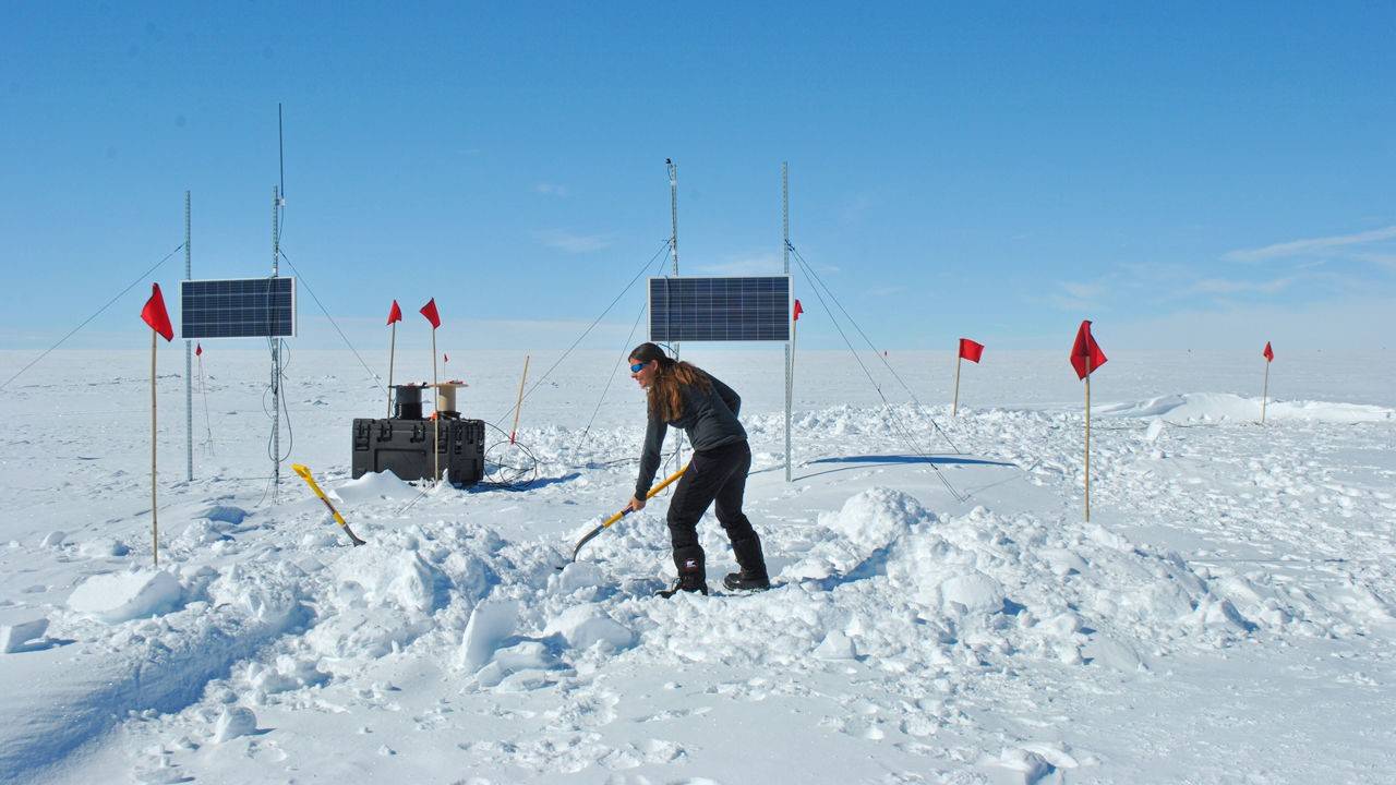 能量|捕捉高能中微子，粒子天体物理家格陵兰岛冰层下设“陷阱”