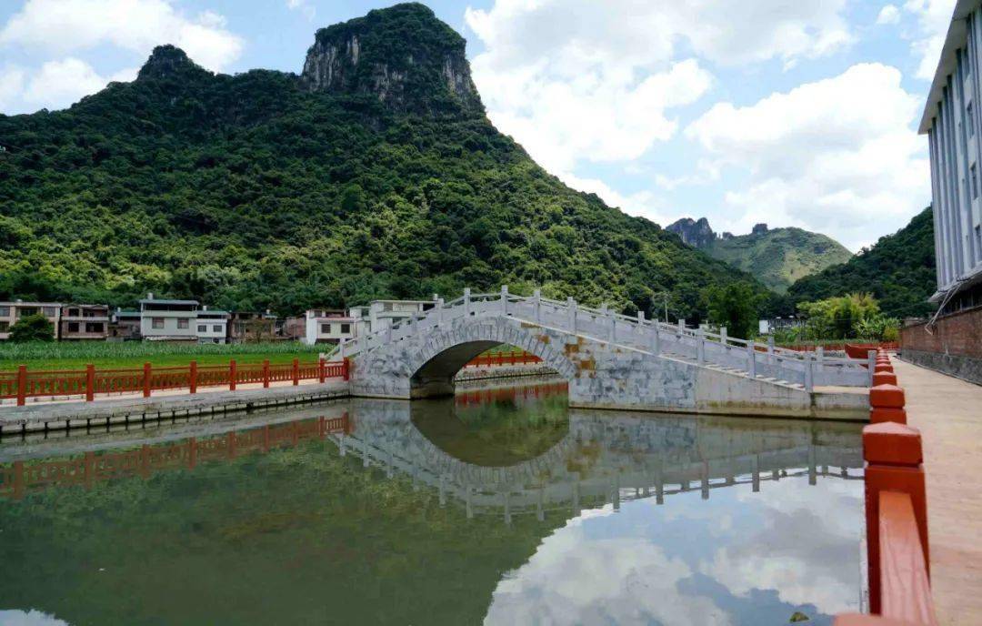 "融水苗族自治县永乐镇毛潭村庙门屯村民欧意凤高兴地说