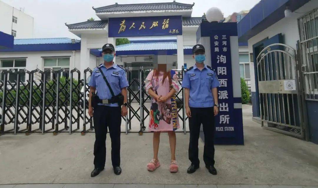 目前,涉嫌卖淫的违法嫌疑人黄某芹已被我局依法行政处罚.