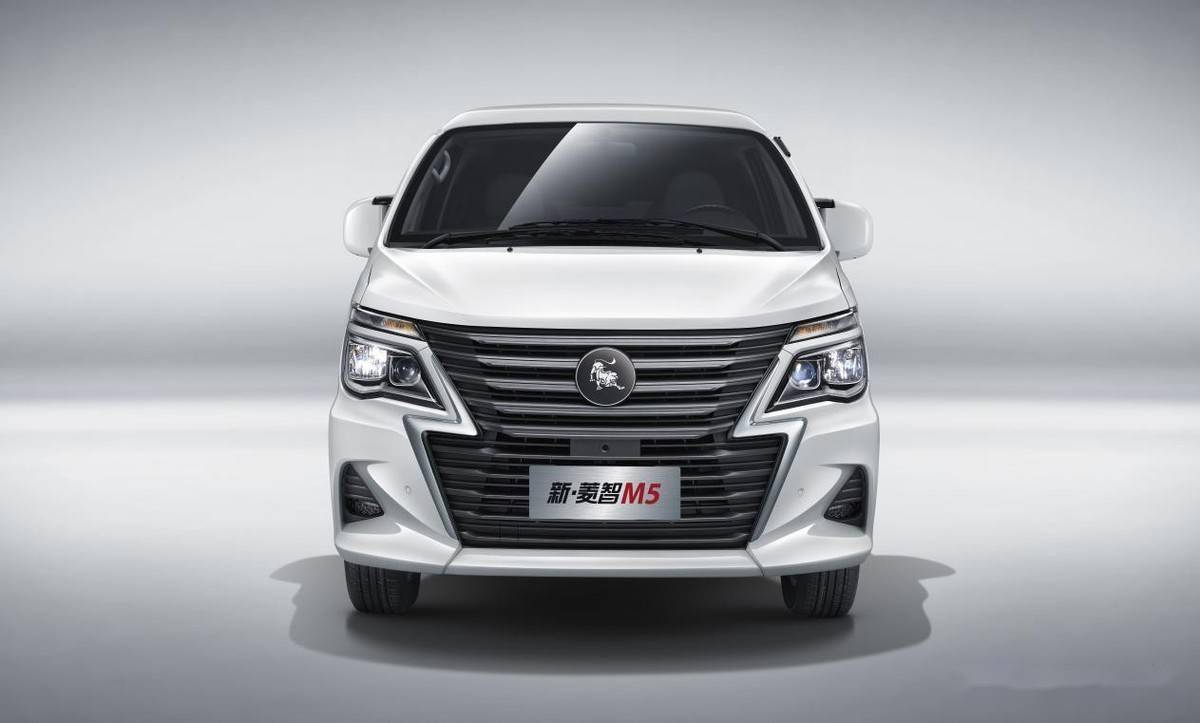 外观设计方面,菱智m5奋斗款延续三菱太空舱经典造型,其更具商务气息的