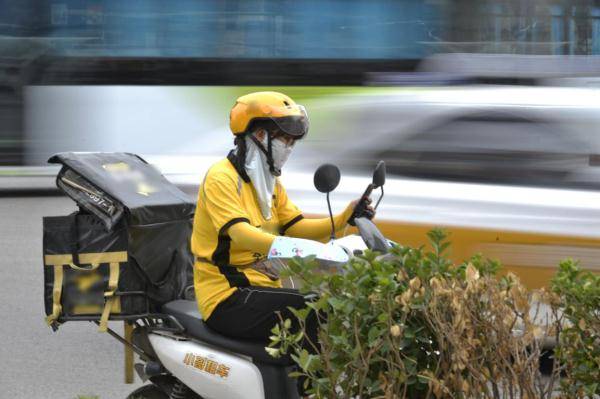 细胞|燕郊女骑手：为了患白血病的孩子，妈妈快跑