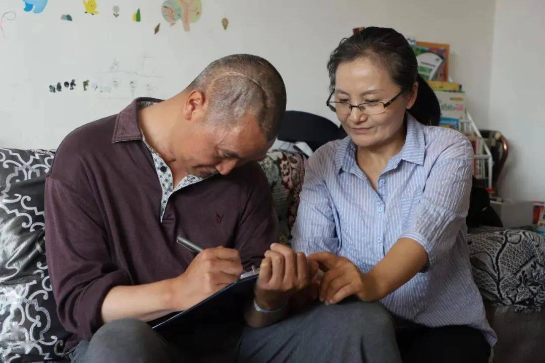 缉毒英雄妻子罗映珍:16年守护,让"植物人"丈夫重生