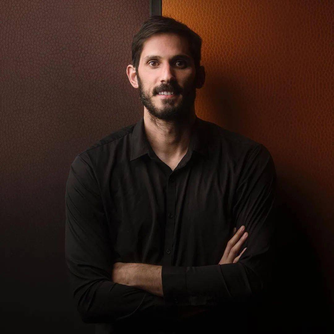 欧米-卡斯比离开职业赛场了留下自己的足迹在这个世界他们怎样通过