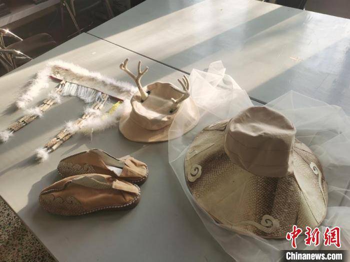 设计|大学生深掘传统文化：赋予民族服饰“潮元素”