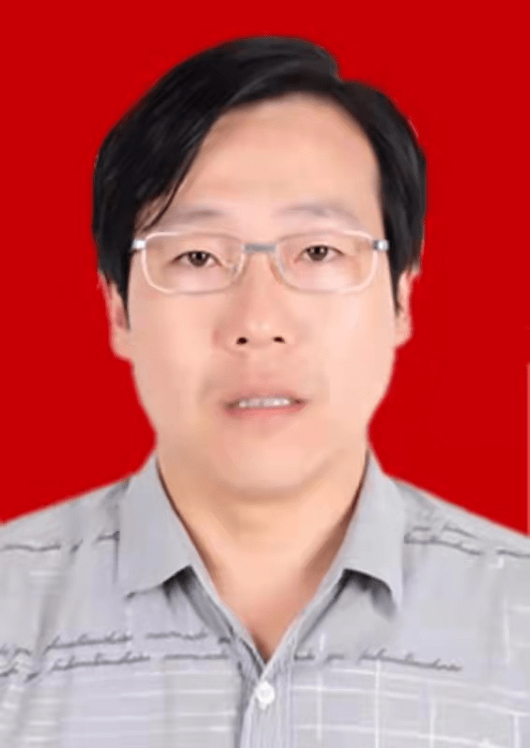 校党委书记张晓永代表校领导班子作了表态发言.