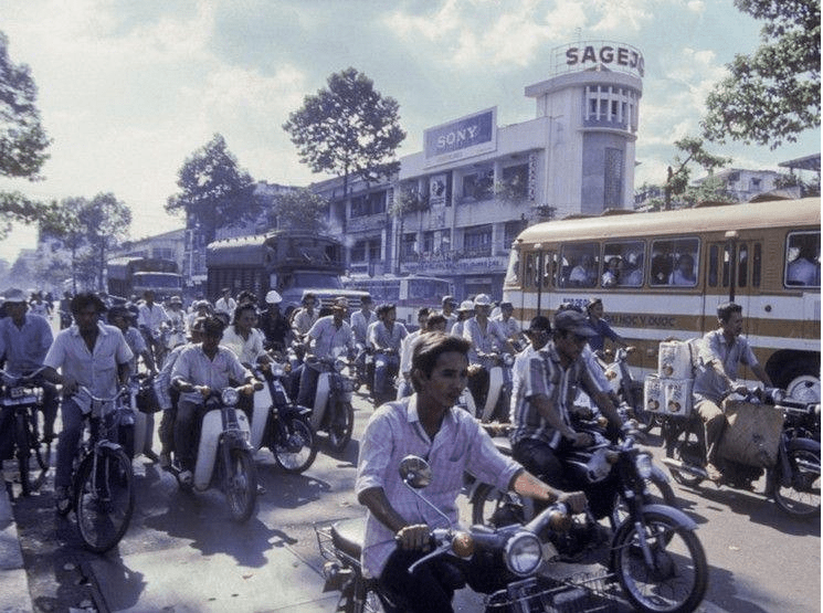 着一些无奈tcl一看咱们不是搭过全国销售网络吗,马上合作一家香港彩电