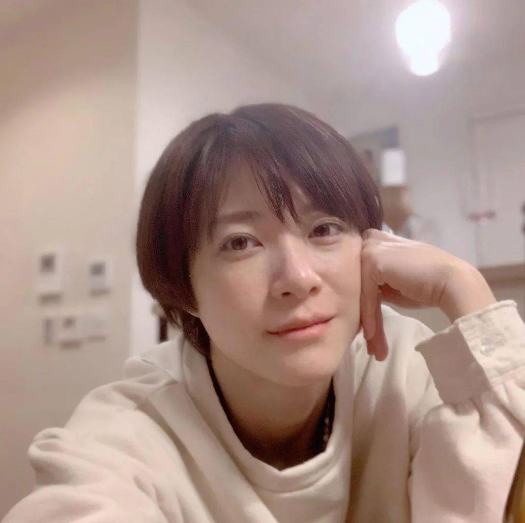 日本这对一直很低调的明星夫妻，晒了张私房照后，粉丝炸了...
