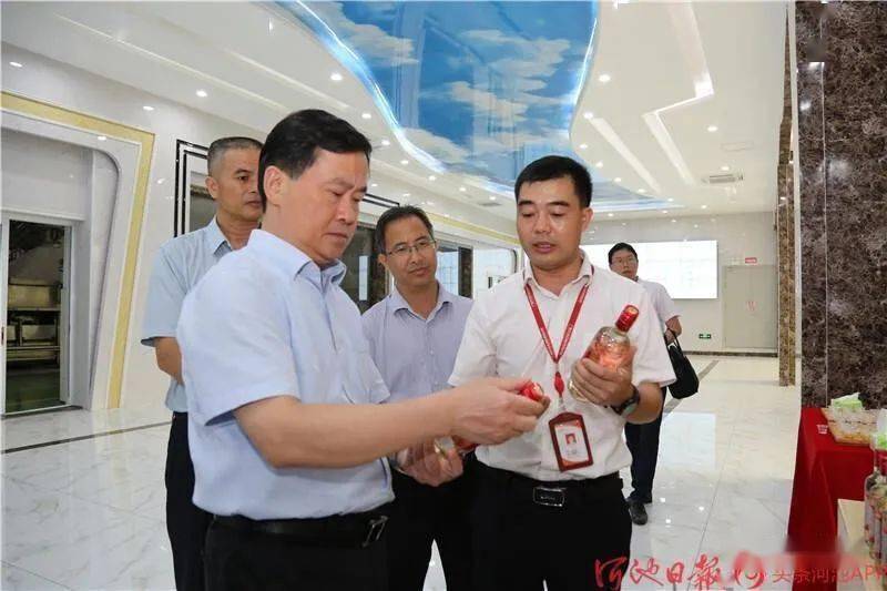 7月19日,市委书记秦春成深入罗城仫佬族自治县和金城江至宜州一级公路