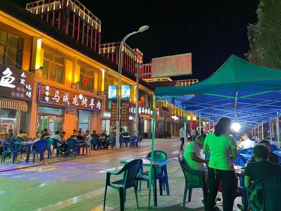 炎热夏季格尔木夜市嗨起来