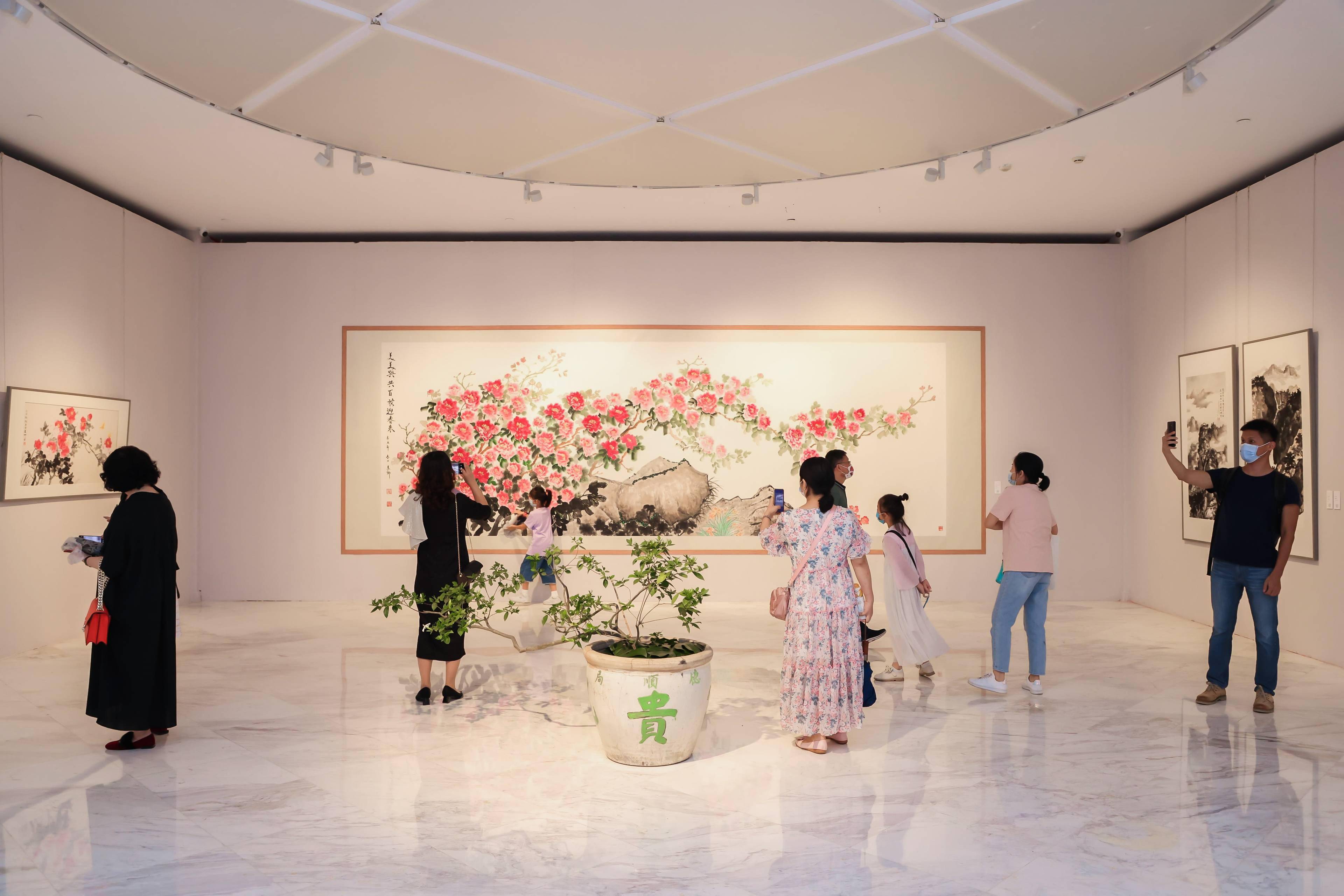 呼唤美美与共的当代价值中国艺术名家慈善画展亮相深圳