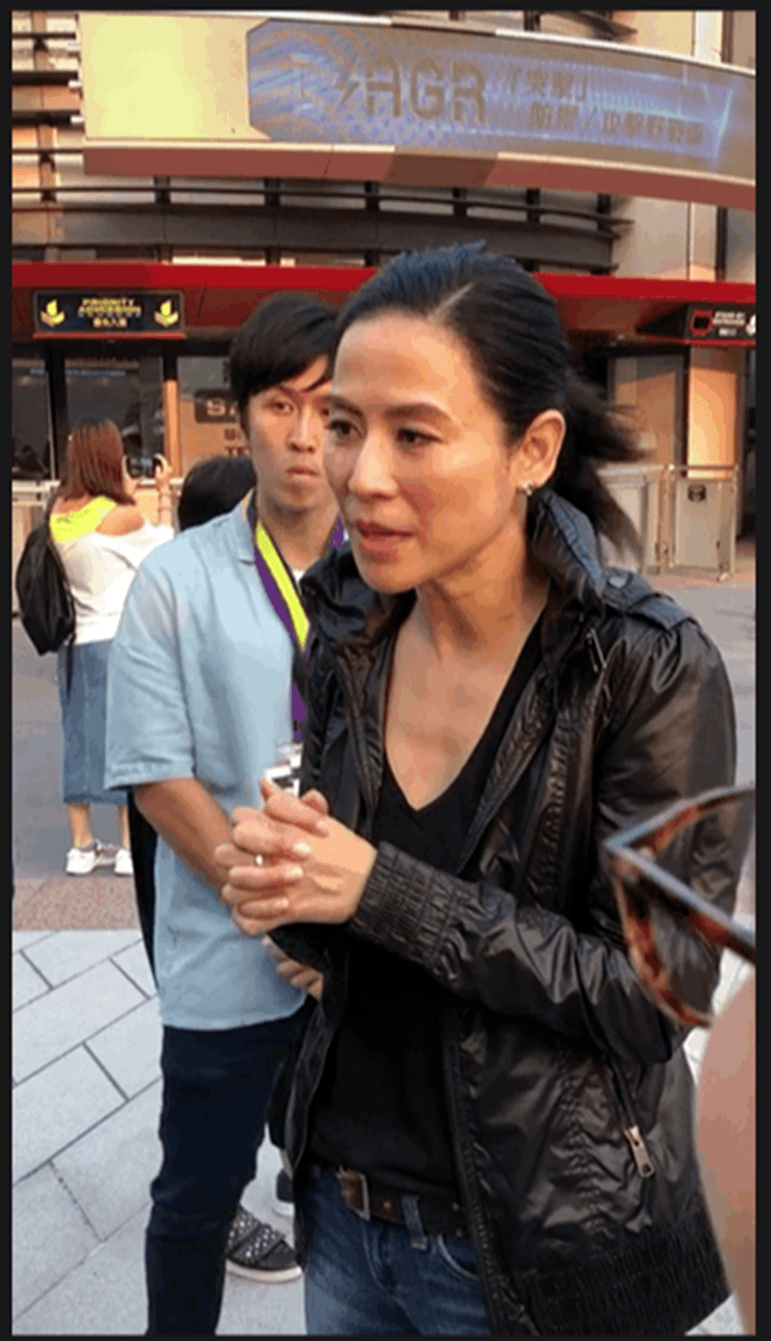 宣萱|宣萱林峰一起看剧，个个都瘦的真实，但51岁皮肤紧致一点不显老！