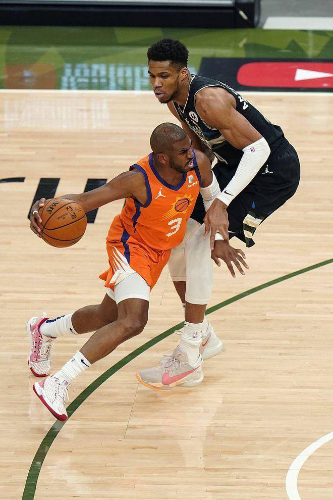 雄鹿50年第二冠"垫脚王"50分,15年保罗悲壮一战无冕之王