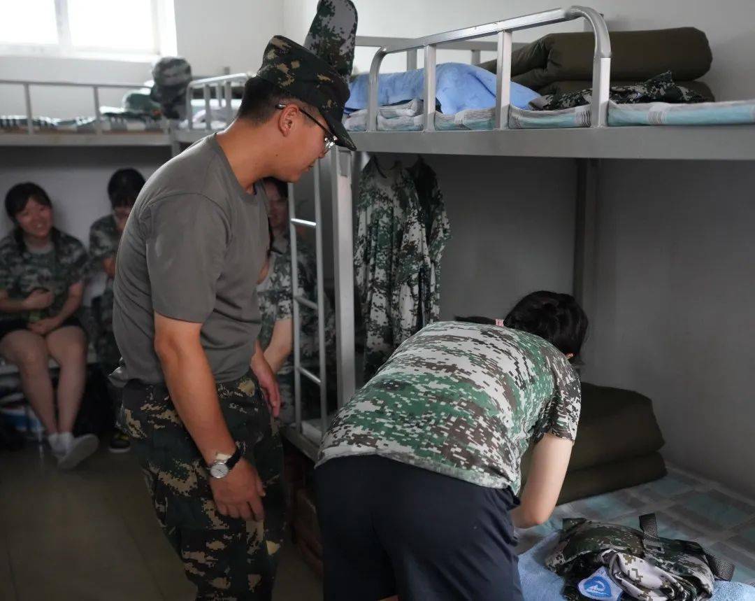 军训内务整洁规范养成良好习惯