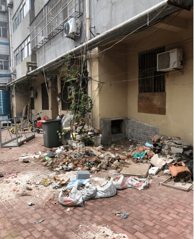 网友反映:郓城农业局家属院垃圾遍地臭气熏天